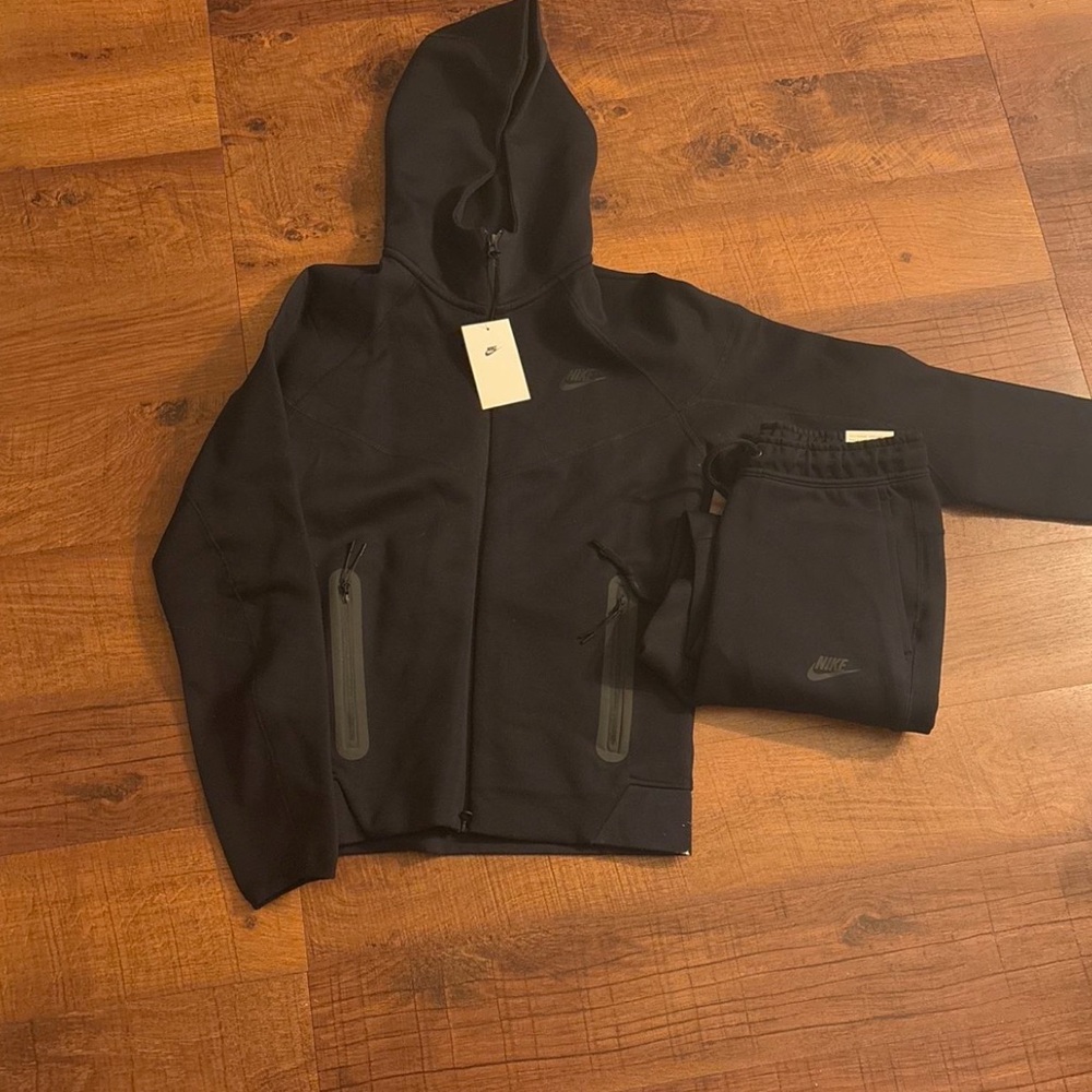 Brand new Nike tech